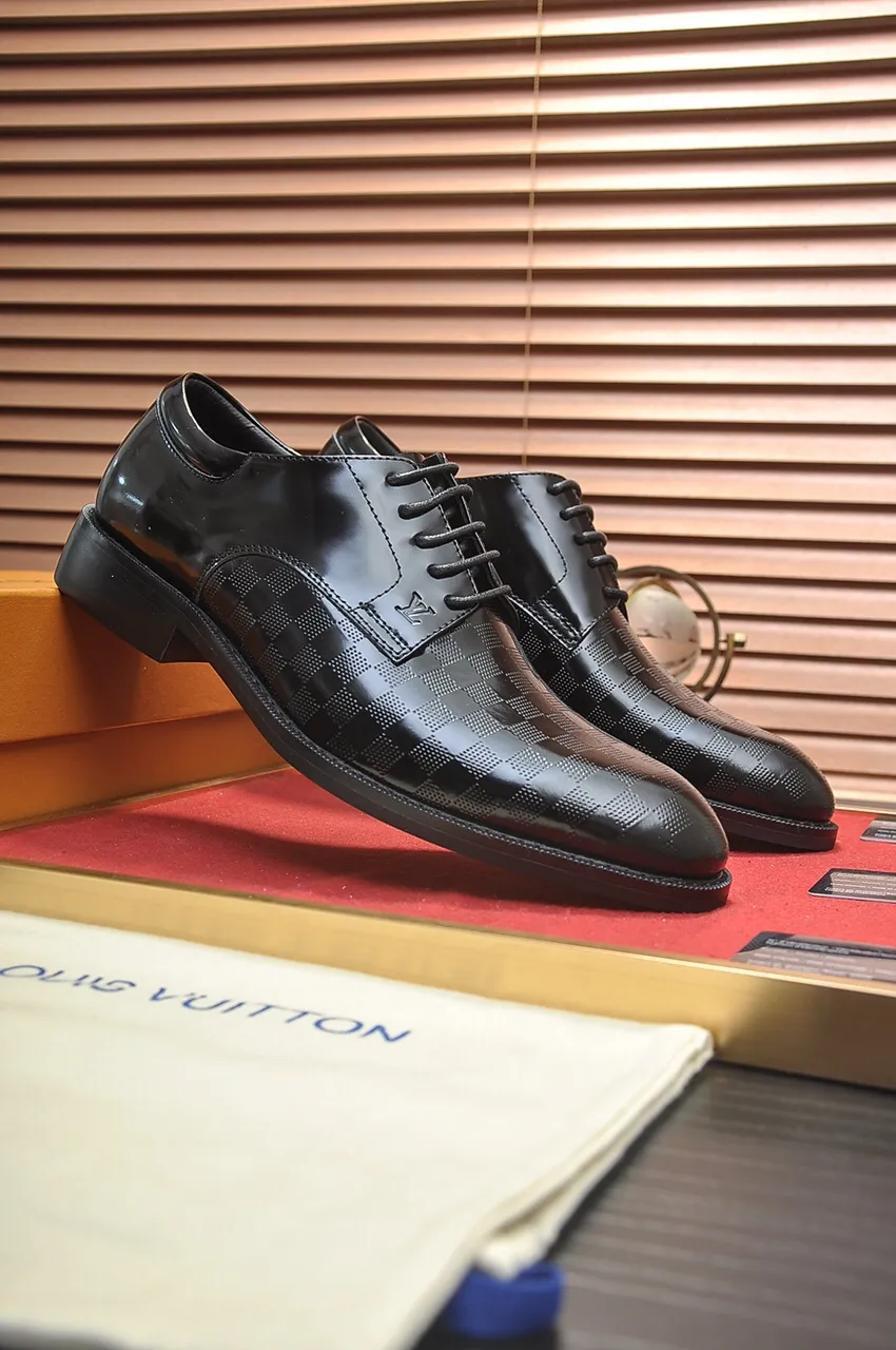 Men's men's shoes 💰520💶 [LV] (original single cowhide lining) 🍀LV's latest genuine leather business suit shoes are launched simultaneously on the official website. The first-layer cowhide imported from Italy is made of heavy gold, 💥official website 1:1 rubber outsole. Versatile to wear, high-end without losing class, and the color combination is extraordinary. This four-season style is alluring when worn on your feet, showing off your big-name flair. Standard code 38-45 (45 customized)